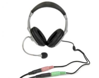 Methods for connecting headphones with a microphone or a telephone headset to a computer. Where are the headphones inserted in the computer?